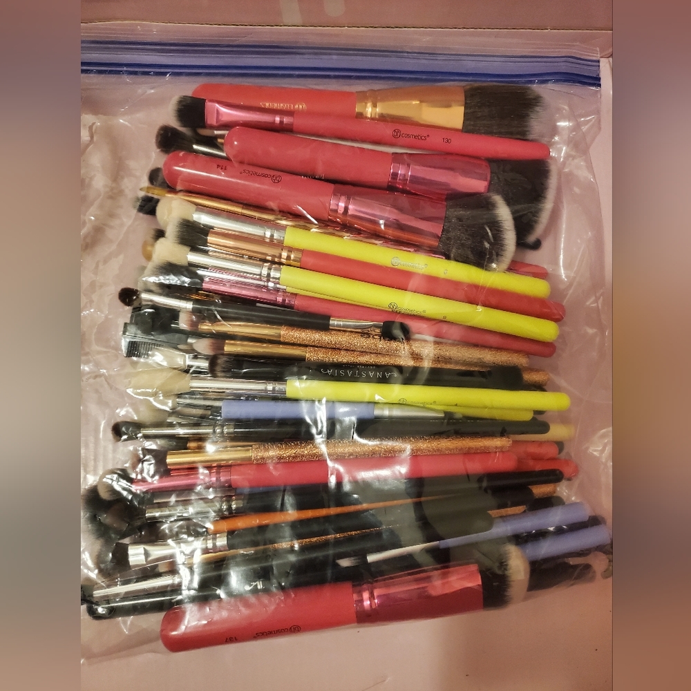 Assorted lot of brushes [sigma, morphe, bh Cosmetics, etc.]